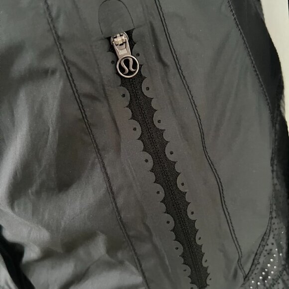 Lululemon Black Windbraker Jacket Size 6 / 05 - Picture 3 of 8